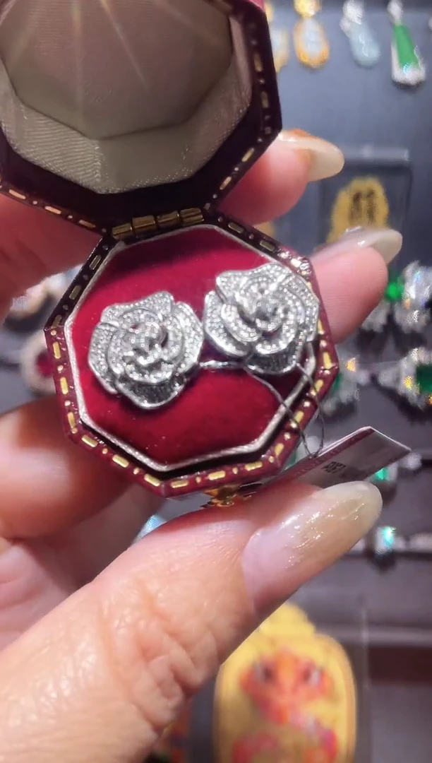 【闪购商品】钻石耳饰18K金镶嵌钻石耳饰