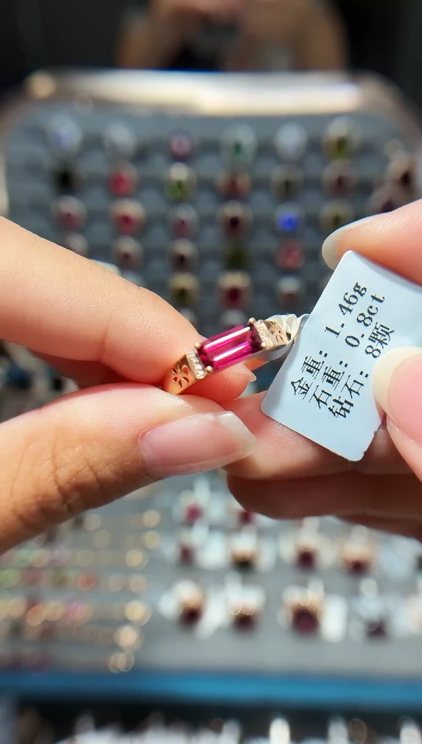 18K金镶嵌戒指碧玺0.8..