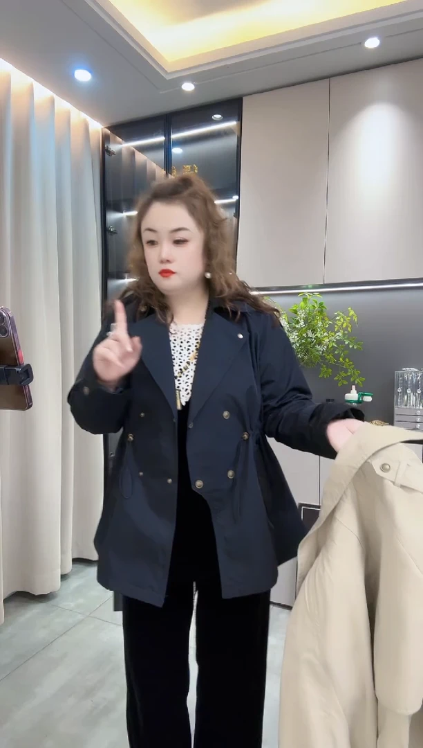 小*鹊黑色中长款翻领风衣4x（150-170）