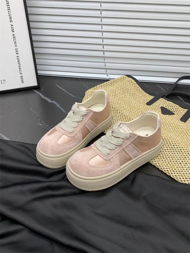 德训鞋女复古厚底圆头粉色绸缎面透气百搭2025夏季新款休闲板鞋女