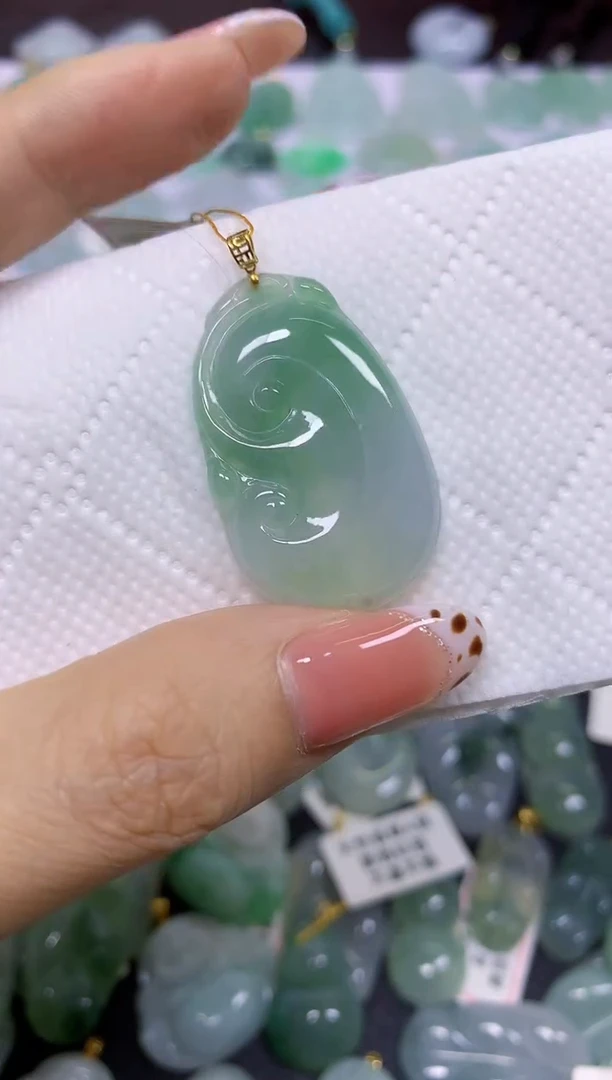 颈饰18K金镶嵌翡翠天然翡翠A货