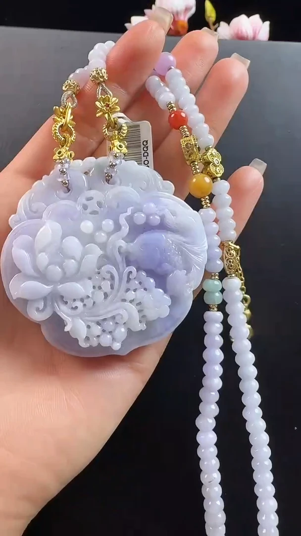 颈饰未镶嵌翡翠鱼戏莲花