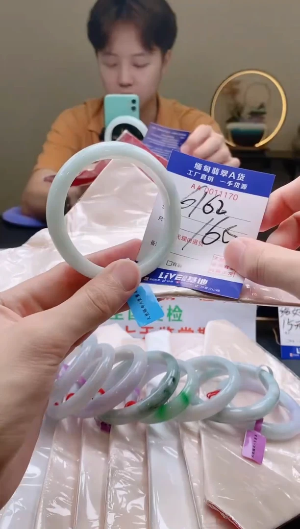 翡翠手镯未镶嵌61.62圈口