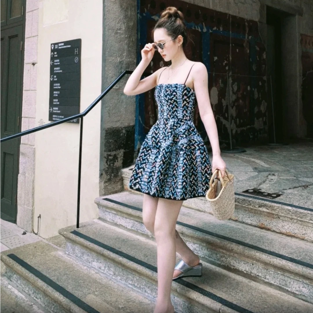 2025夏季新款时尚打底吊带连衣裙气质显瘦洋气休闲百搭性感辣妹女