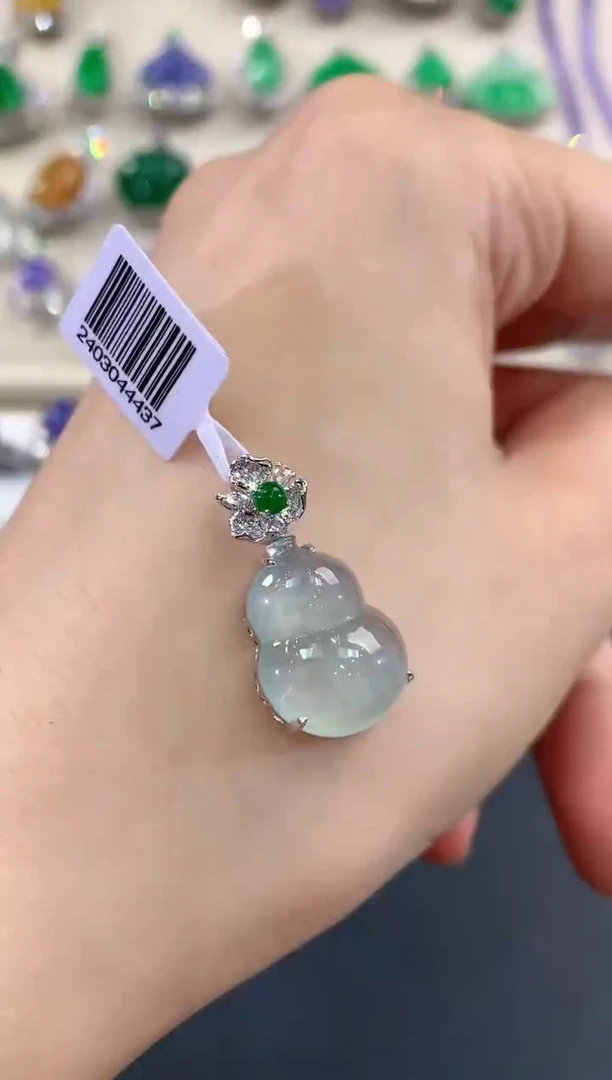 翡翠18K金镶嵌吊坠(不含链)D70春日珠宝