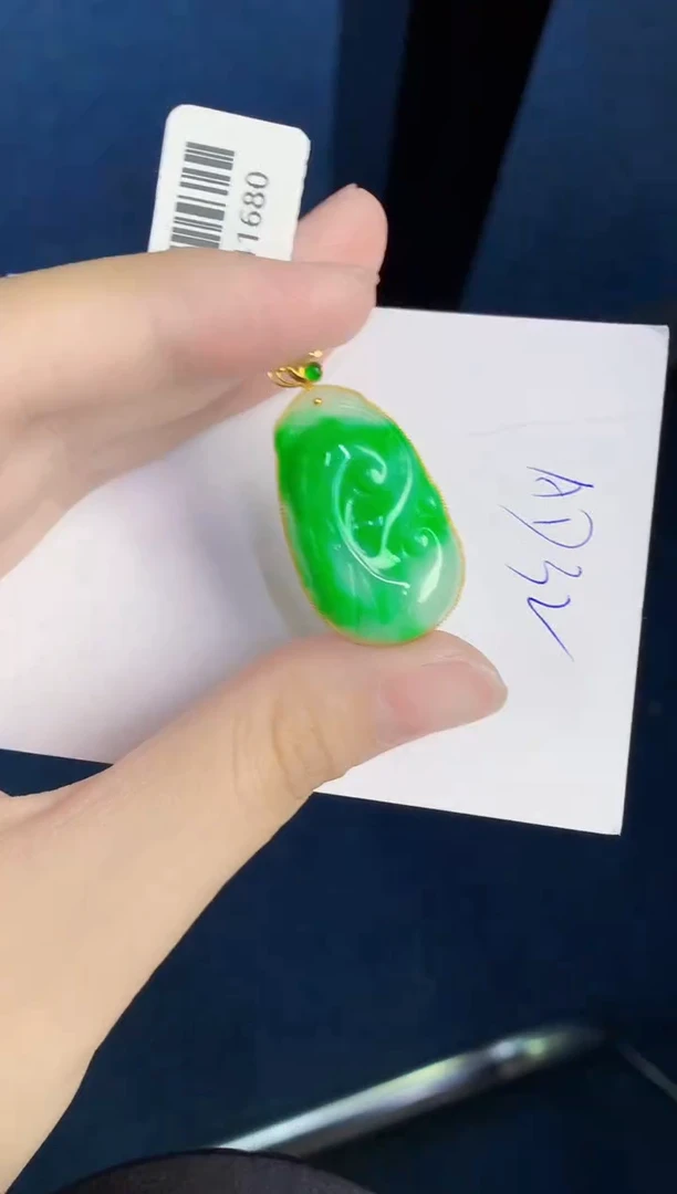 翡翠18K金镶嵌颈饰天然翡翠緬甸A貨