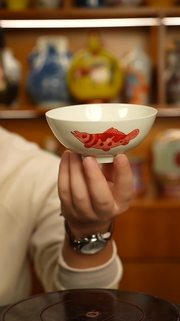 其它瓷薄胎矾红宫碗（一只）