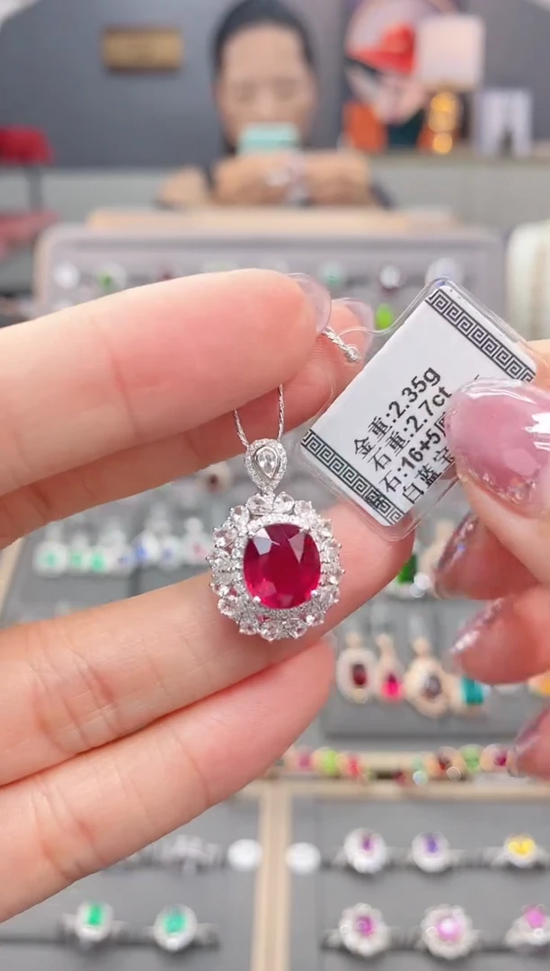 18K金镶嵌颈饰碧玺2.7