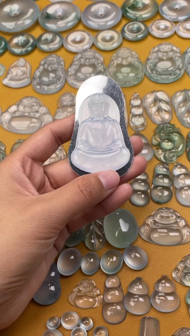 翡翠未镶嵌吊坠(不含链)素衣 53.8 37.6 4.1