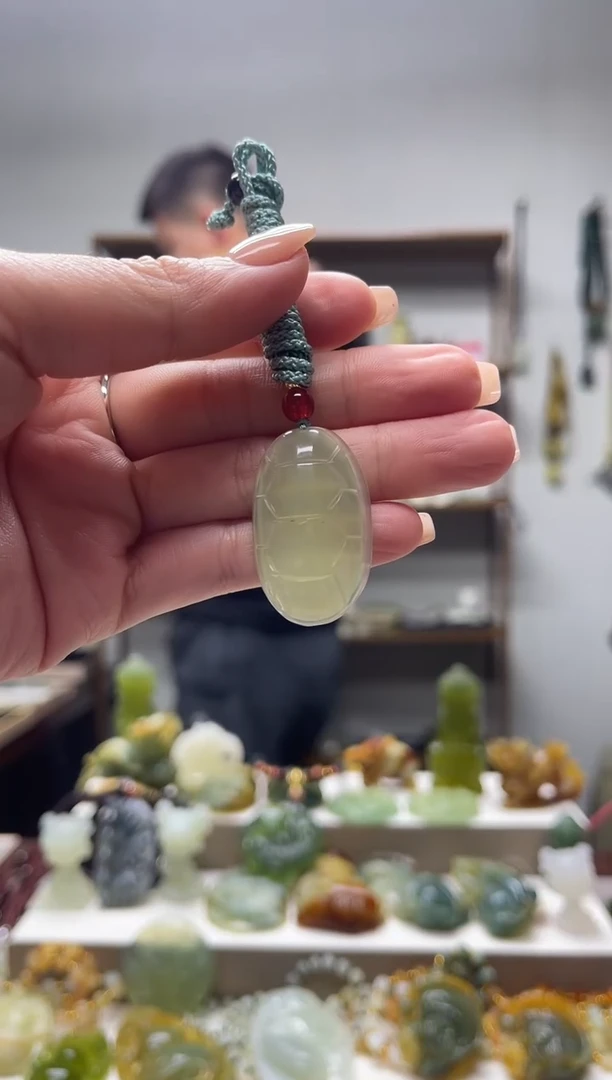 未镶嵌岫玉颈饰·