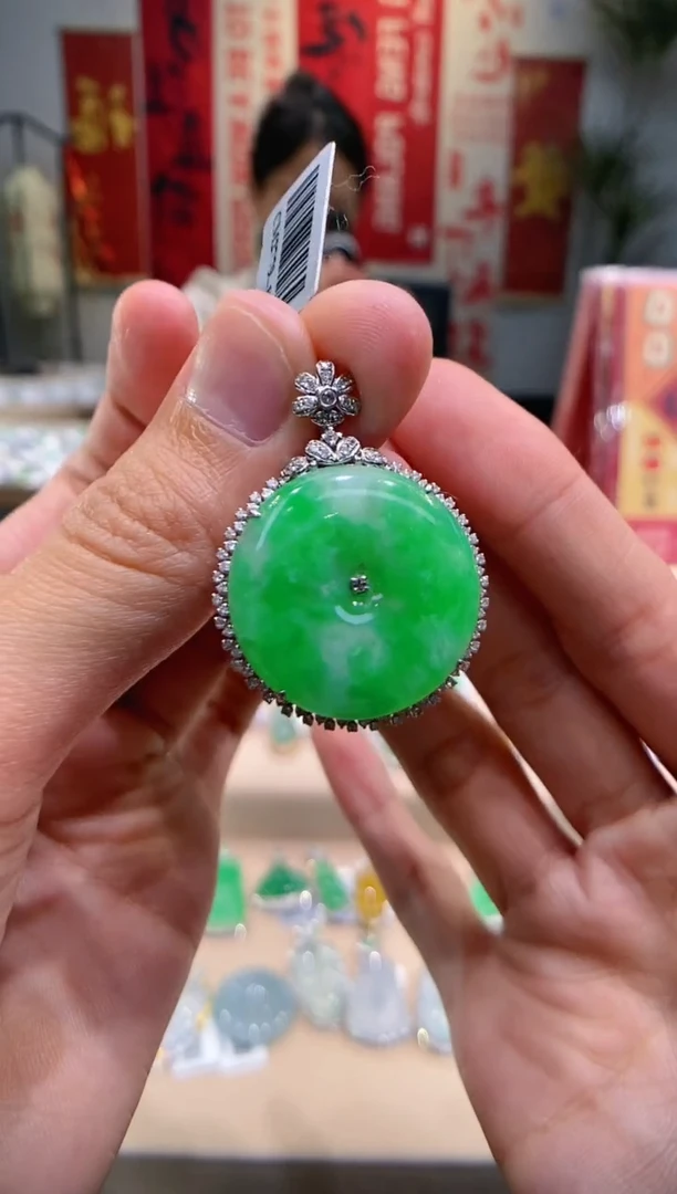 【闪购商品】翡翠吊坠(不含链)18K金镶嵌平安扣