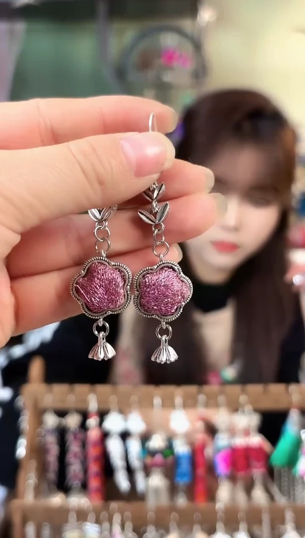 彩云南阁非遗老绣苗银饰品560