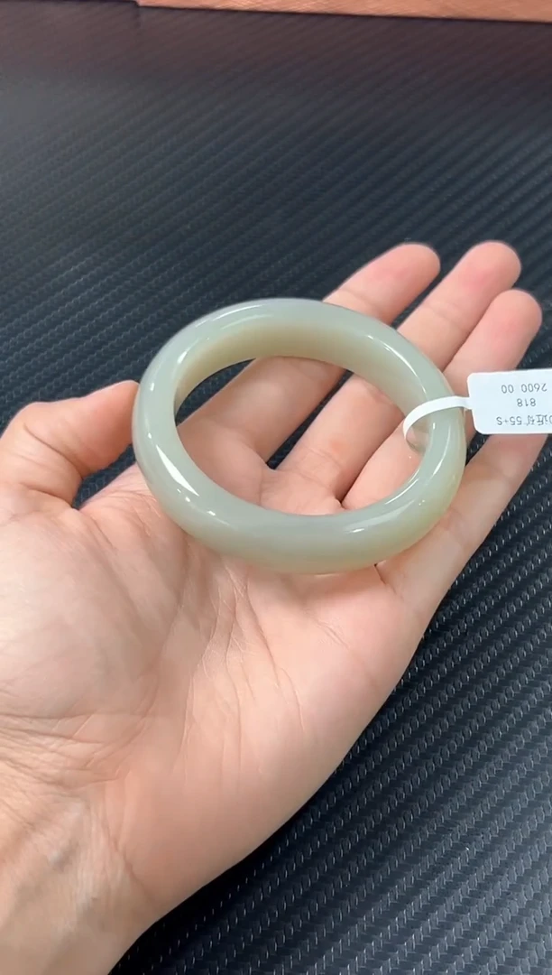 未镶嵌手镯和田玉且末微色差近矿55+ S
