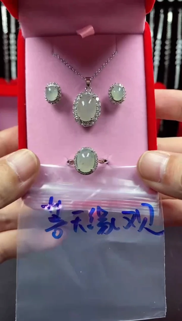 未镶嵌戒指翡翠菩****~翡翠吊坠