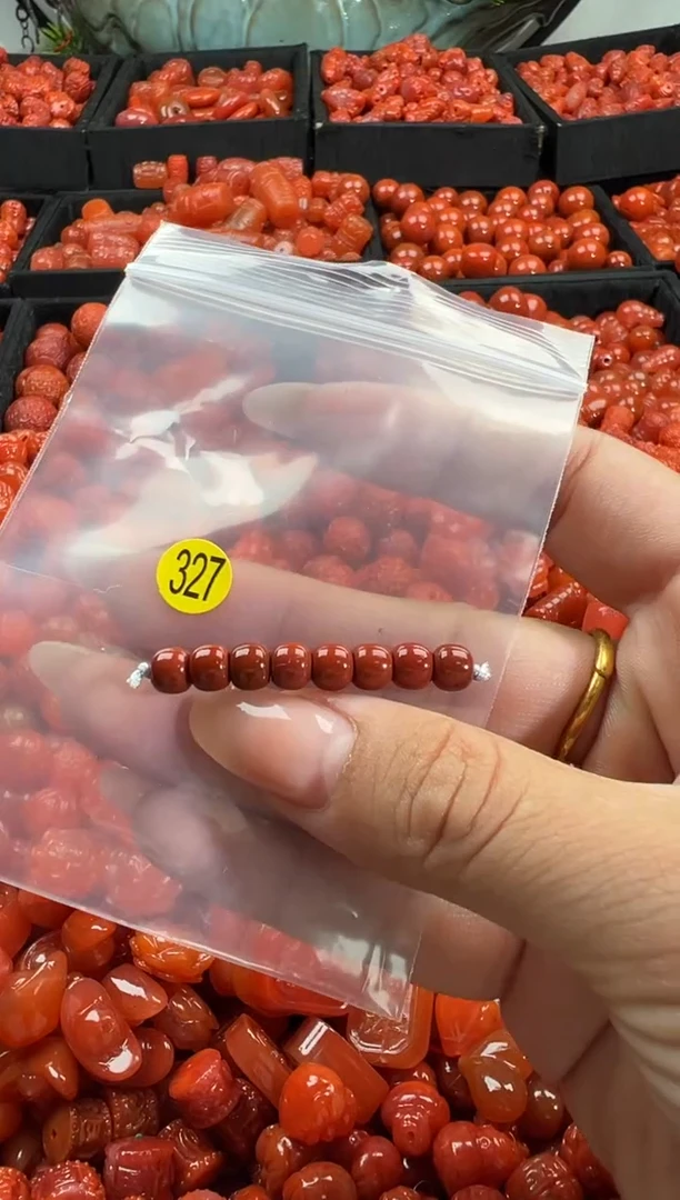 颈饰未镶嵌南红玛瑙1