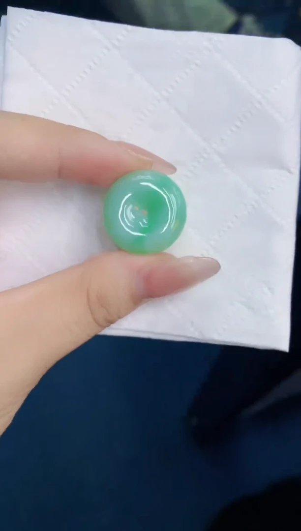 翡翠未镶嵌颈饰1