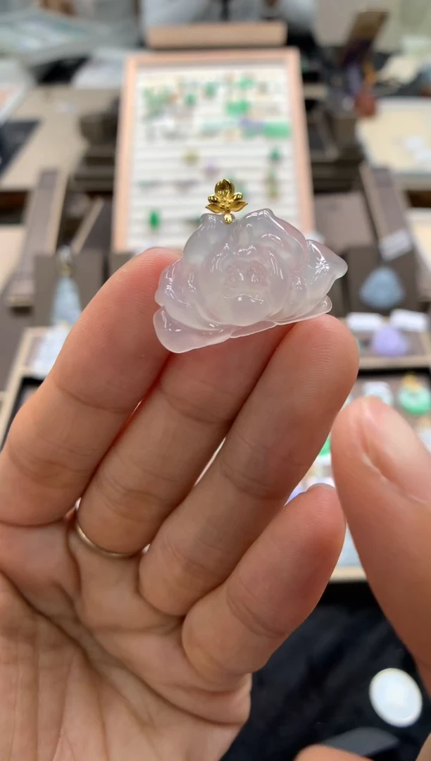 颈饰18K金镶嵌翡翠莲花