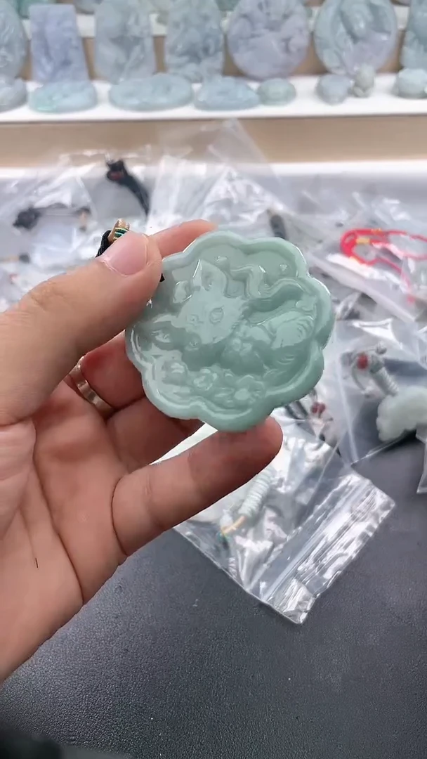 翡翠未镶嵌颈饰..../6/3/ 97