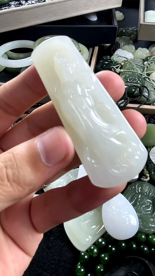 颈饰未镶嵌和田玉暴*吧观音