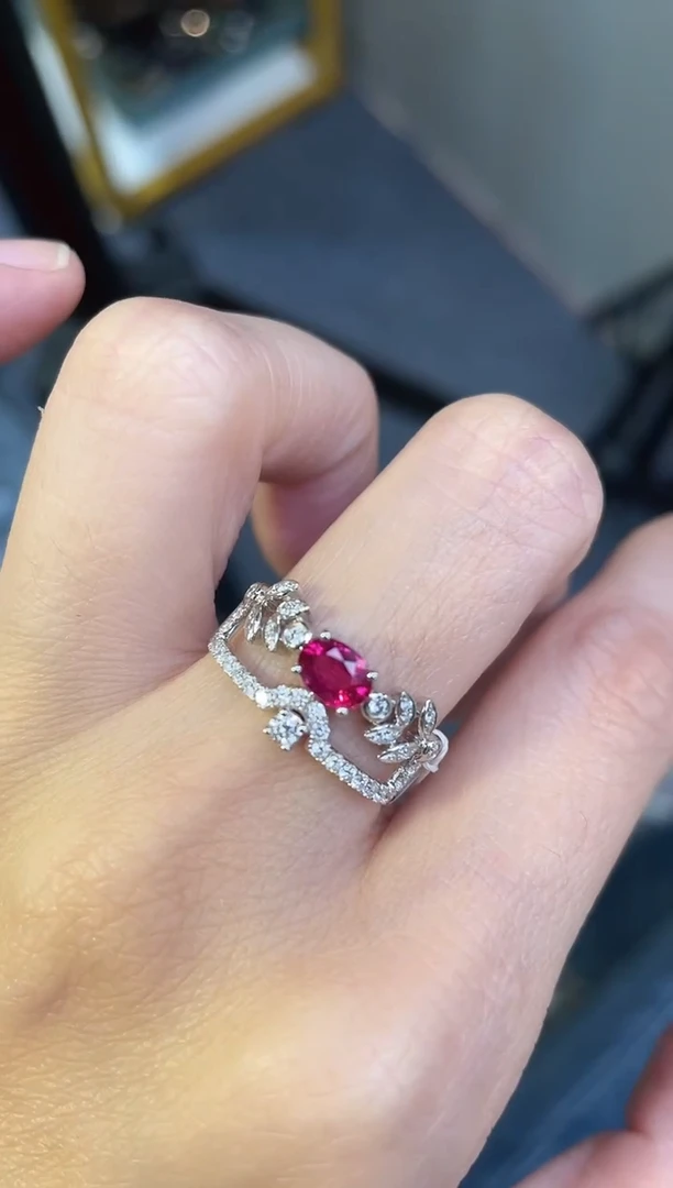 红宝石戒指18K金镶嵌无烧主石：0.63ct