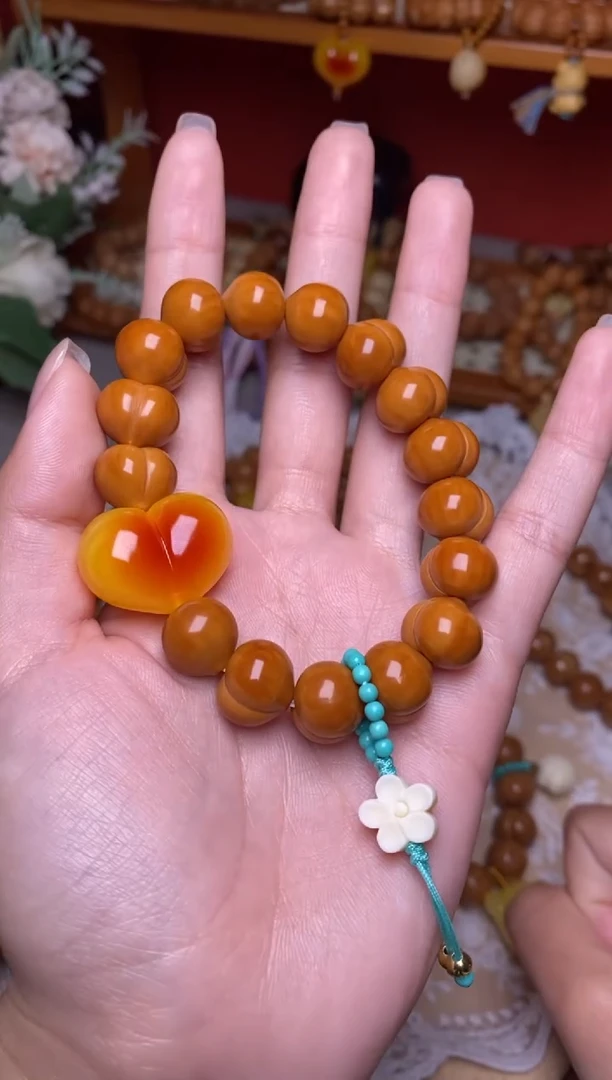 把件猴头核桃玻璃底柯基屁桃➕爱心小花蓝卡环手串