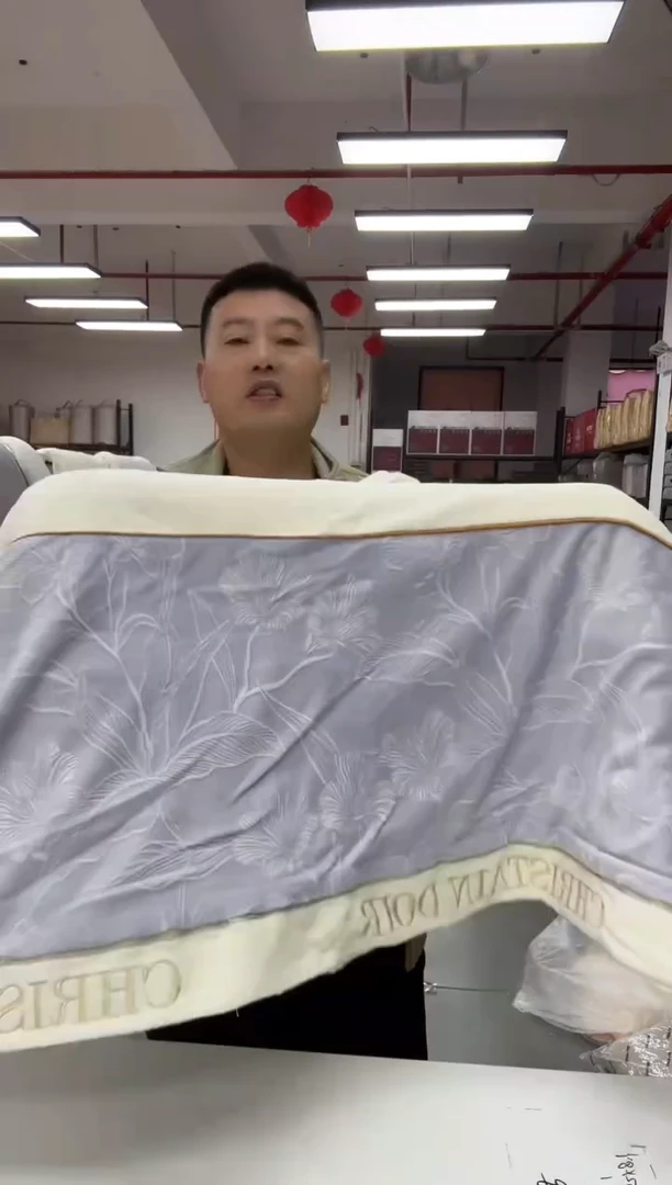 聚酯纤维11  瑕疵 标准 云芙绒 四件套 紫色 配白色  雕花