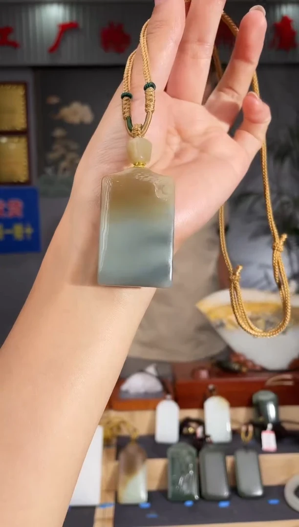 和田玉未镶嵌颈饰1