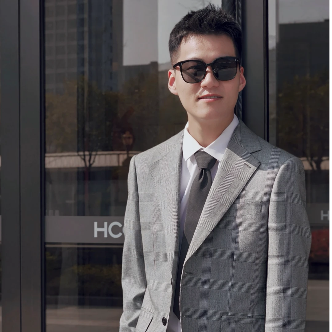 02宝莉·迪梵尼 | 浅灰色暗条纹平驳领时尚西服套装