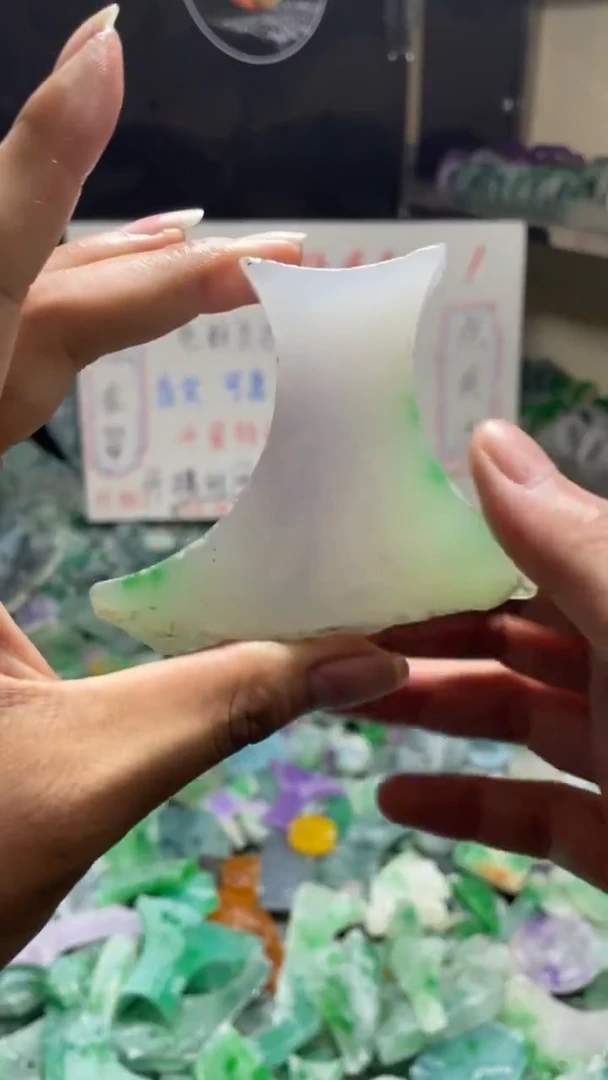 玉冰飘花边角毛胚