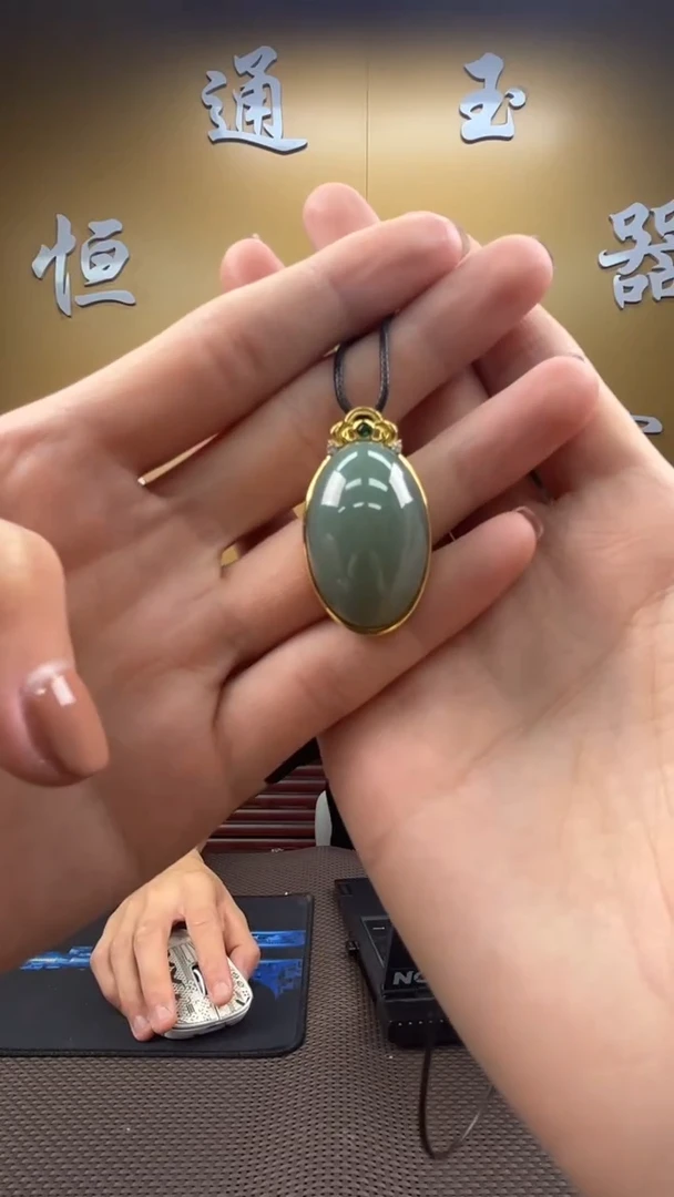 颈饰未镶嵌和田玉挂件