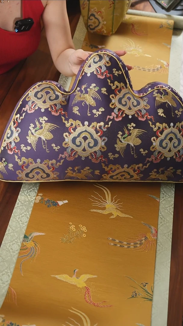 小号紫色靠山枕.