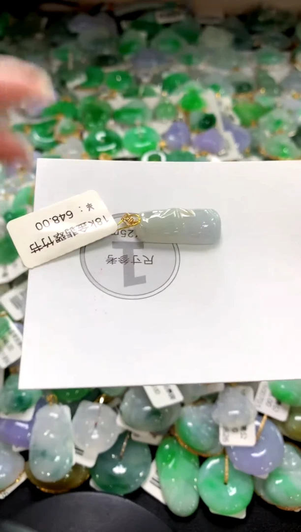 颈饰18K金镶嵌翡翠1111111111111111