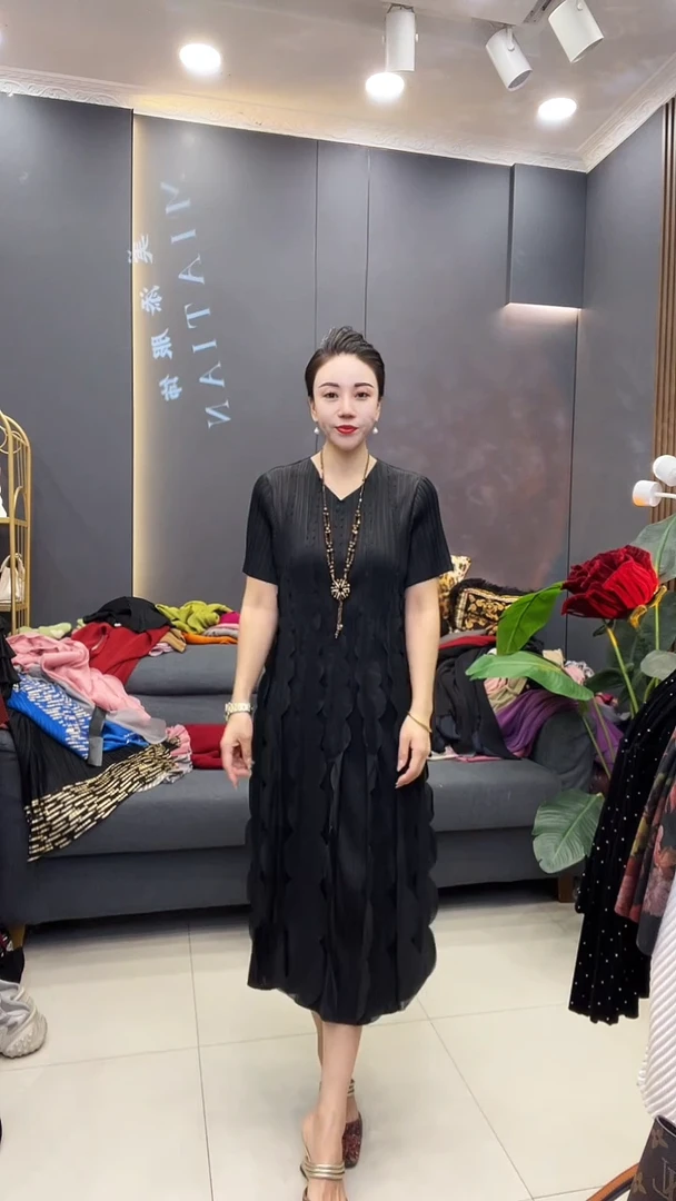 聚酯纤维（涤纶）黑色 多瓣裙