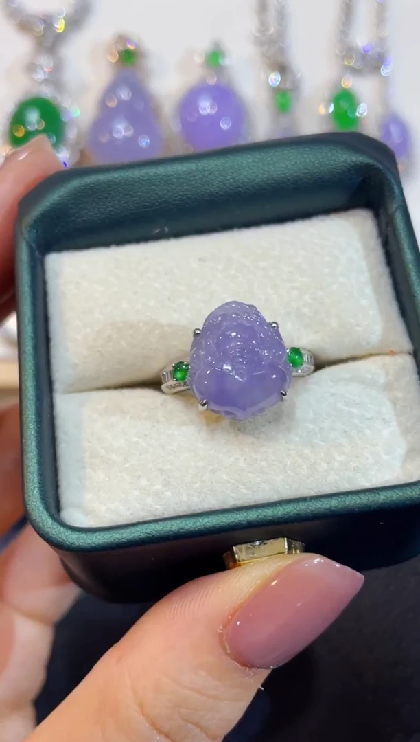 颈饰18K金镶嵌翡翠团购51