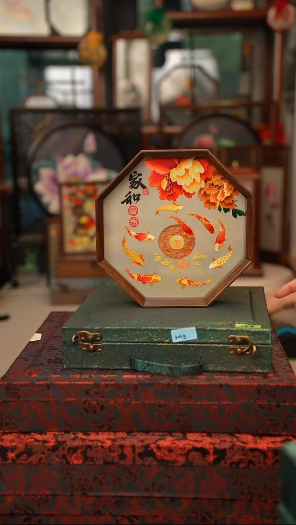 扇子苏绣双面绣八角台屏胡桃木框大号20CM