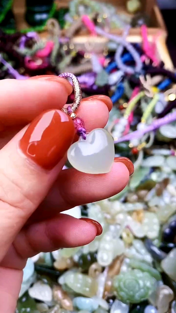 和田玉未镶嵌颈饰吊坠