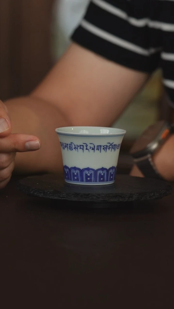 景德镇青花宝相梵文主人杯