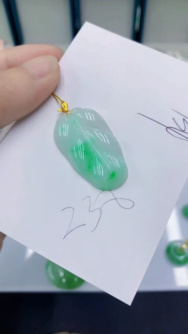 颈饰18K金镶嵌翡翠翡翠
