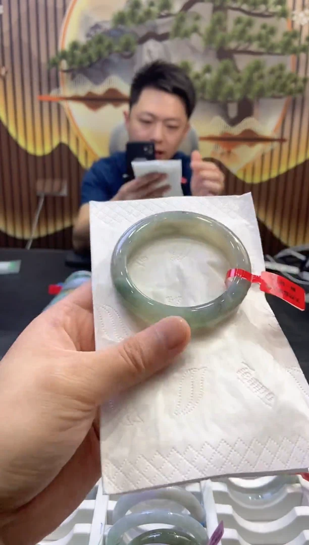 翡翠手镯未镶嵌多人05797