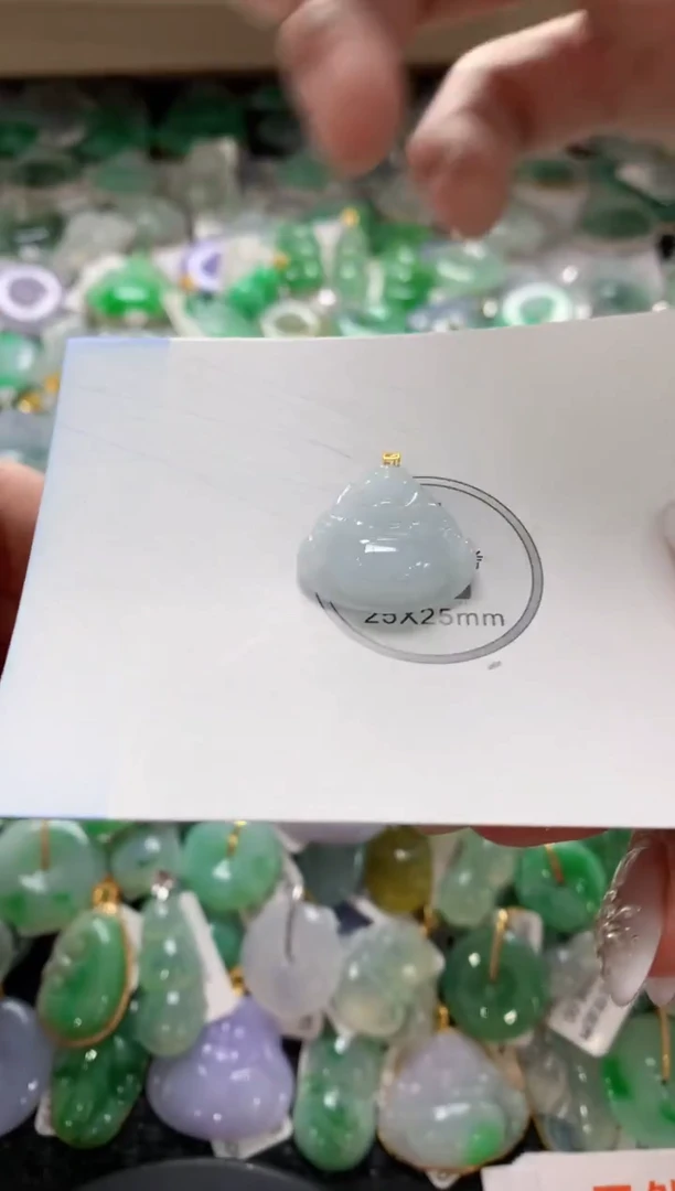 颈饰18K金镶嵌翡翠1111111111111111