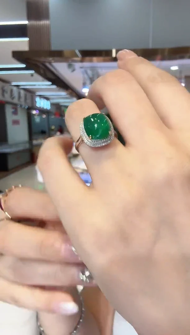 18K金镶嵌戒指祖母绿4.60ct
