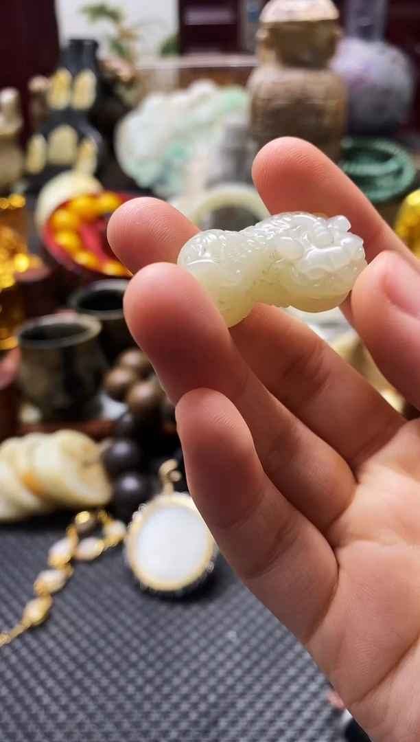 未镶嵌和田玉挂件貔貅