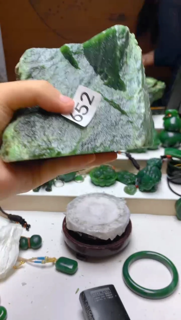 未镶嵌和田玉（碧玉）珠宝半成品0