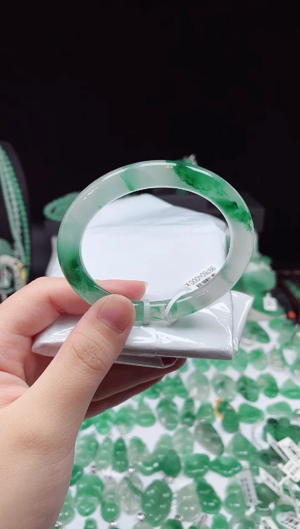 未镶嵌手镯石英质玉（非洲翠）手镯 57.3