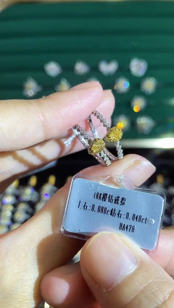 18K金镶嵌戒指钻石多样性发一
