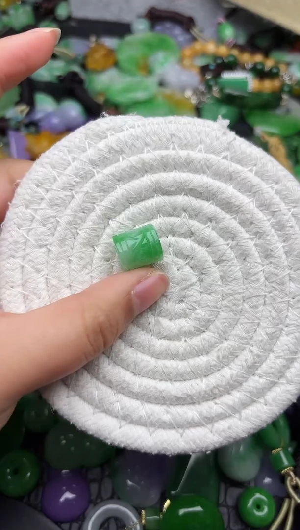 颈饰未镶嵌翡翠缅甸翡翠吊坠