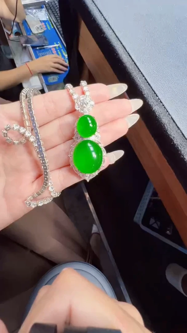 未镶嵌定制翡翠S***y翡翠A货有轻微色差属于正常现象，蛋面1