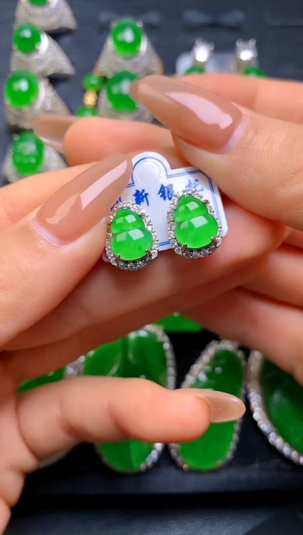 【闪购商品】翡翠耳钉银S925镶嵌葫芦耳钉