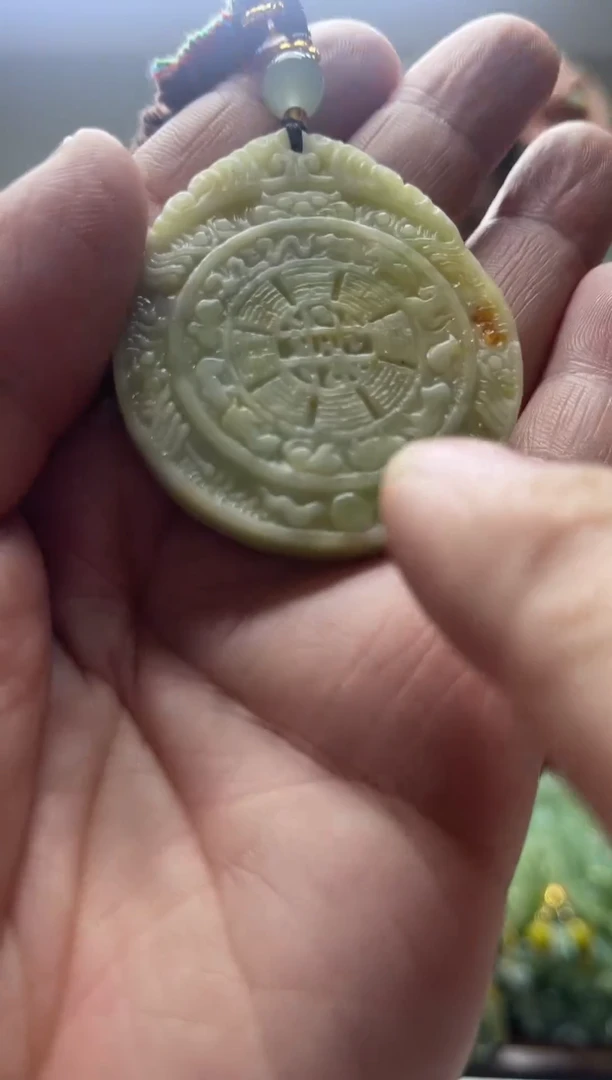 未镶嵌岫玉颈饰`