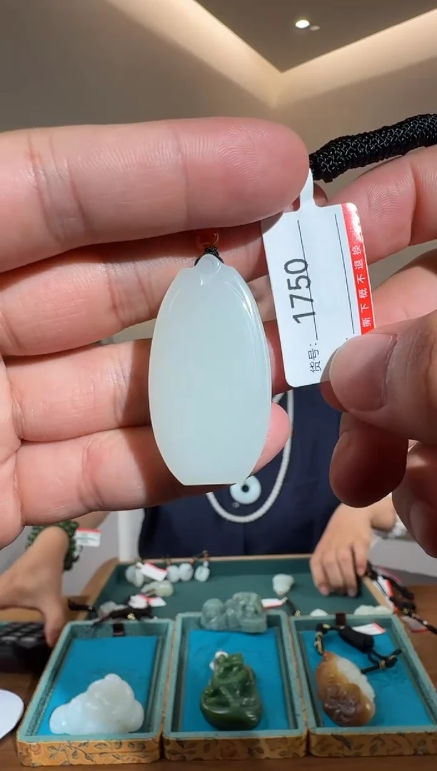 和田玉未镶嵌颈饰1